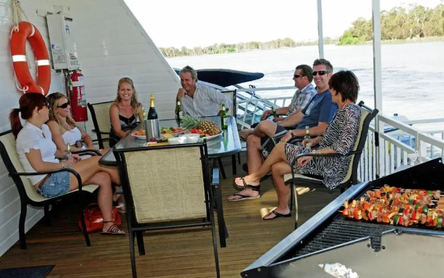 Boats And Bedzzz & Renmark River Villas