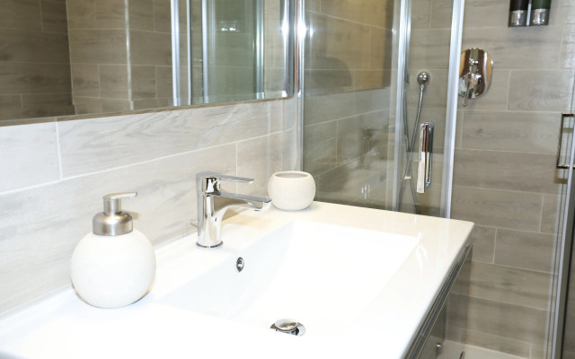 Unique Luxury Apartment and Rooms