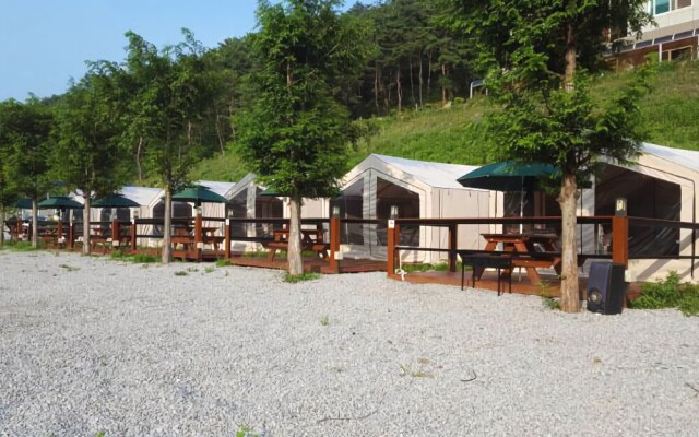 Yeongwol Dong-river Glamping&pension