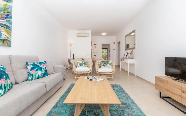 Santa Maria Apartment at Porto de Mos beach