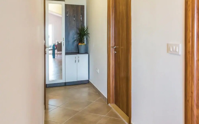 Amazing Apartment in Makarska With 1 Bedrooms and Wifi