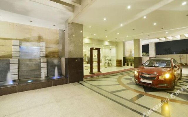 V One Hotel The competent Palace