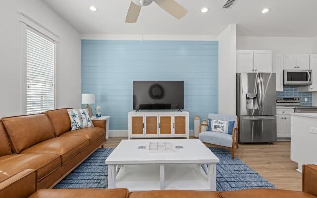 Spectacular 3br 4ba w/ Private Pool, 2 Min Walk to Beach - Sleeps 15!