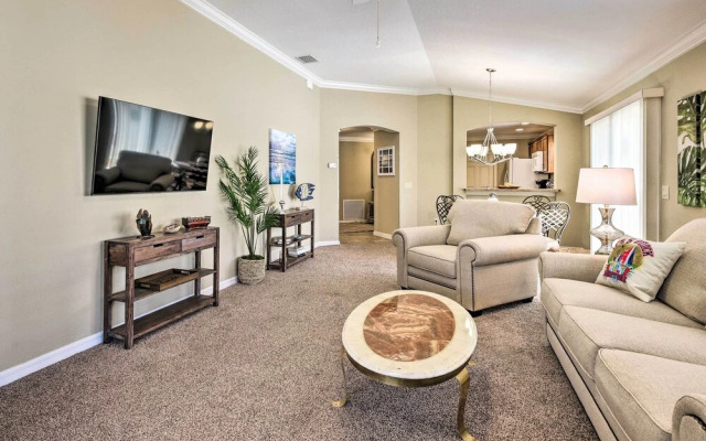 Sunny Courtyard Villa w/ Patio: Golf & Dine!