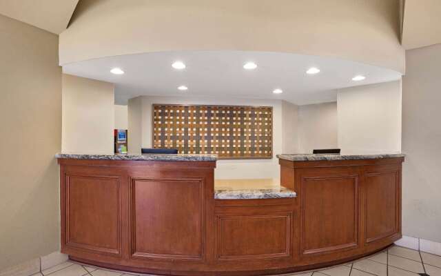 La Quinta Inn & Suites by Wyndham New Haven