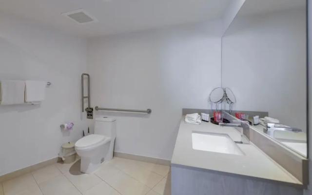 Fantastic 2BR Condo at Hollywood