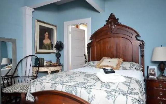 Clevedale Historic Inn and Gardens