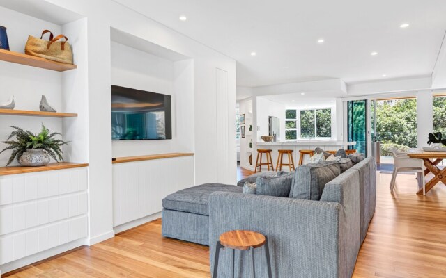 Exceptional Mooloolaba Beach Apt-Beach01