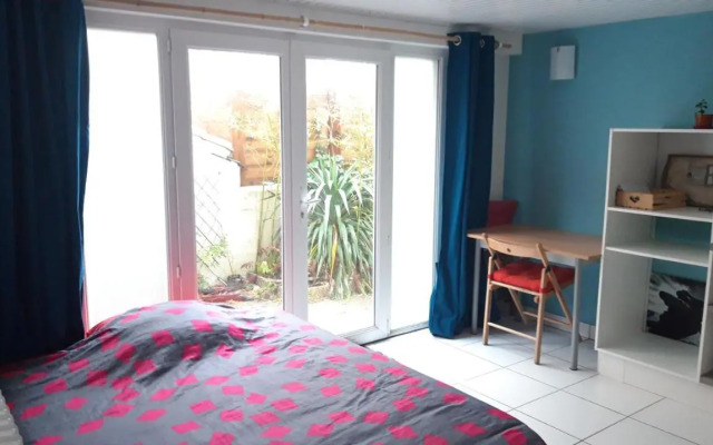 Studio dans maison avec parking