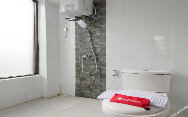 RedDoorz near Grand City Mall 2