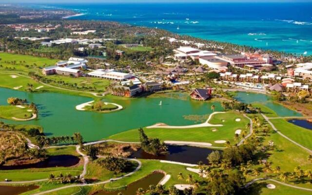 Ocean views apartment with private beach in Playa