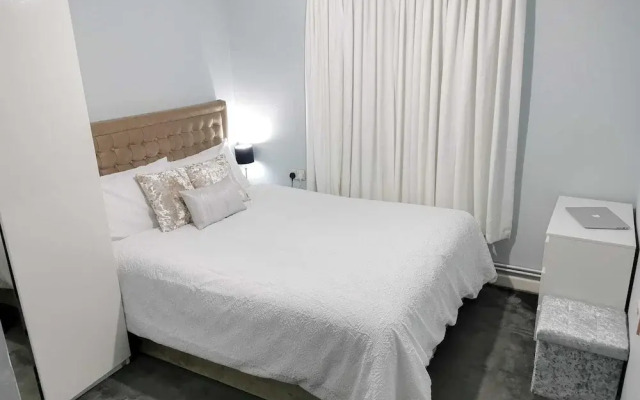 Entired Apartment Near Manchester City Centre, M15