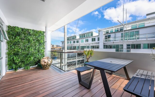 QV Modern Upscale Apartment w Wifi 1046