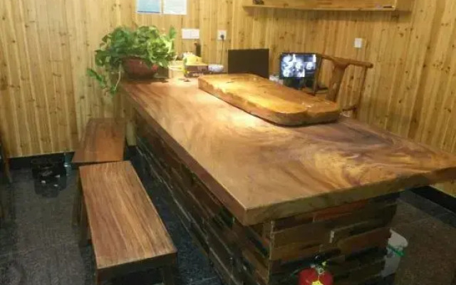 Puyu Mountain Household