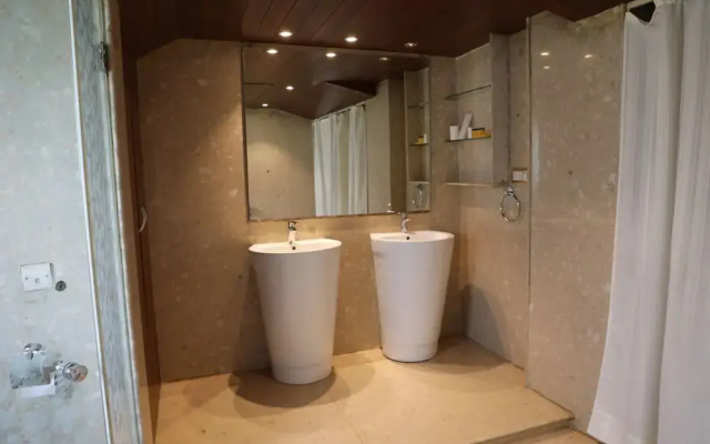 White Pearl Suites