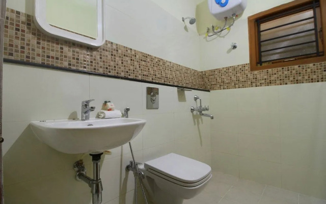OYO 15427 Hotel Apple Grand