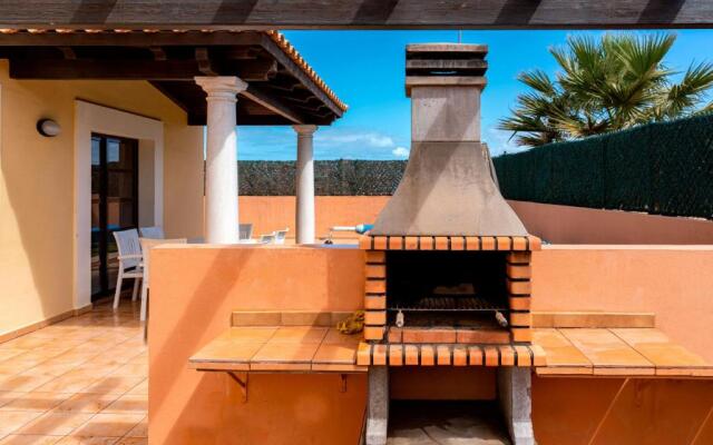 HolidayVilla Serenity with Pool & BBQ by HolidaysHome