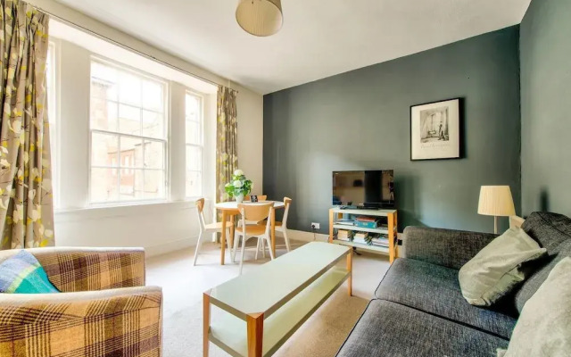 JOIVY Amazing Location! - Lovely Rose St Apt in New Town