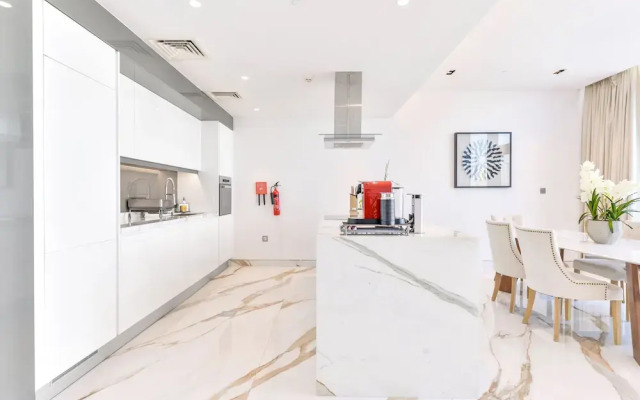 Lavish & Equipped 2 BR Facing Ain Dubai