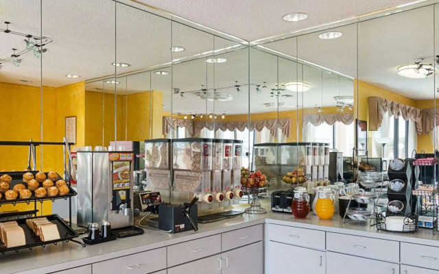 Econo Lodge Hillsboro I-35