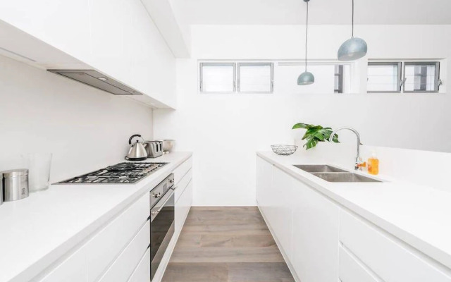 BB56 Bright and Breezy Bondi Beach House