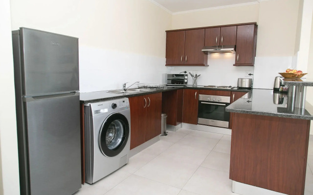 Island Club Hotel & Apartments