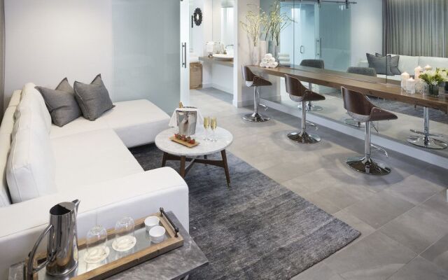 Le Méridien Columbus, The Joseph