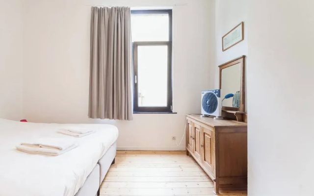 1 Bedroom W Kitchen and Bathroom In Trendy St Gilles