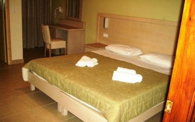 Tzevenos Hotel Apts