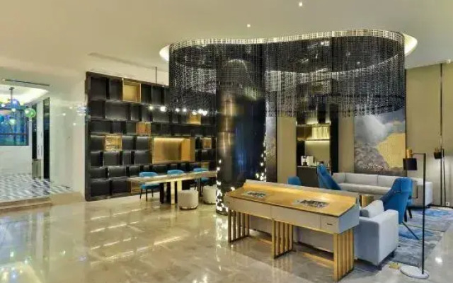 Orange Changsha Yanghu New City Metro Station Hotel