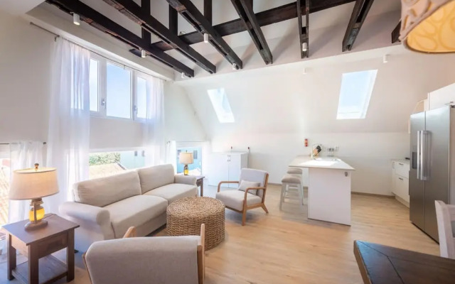 Historic Heartbeat 2BR Townhouse in Central Bliss