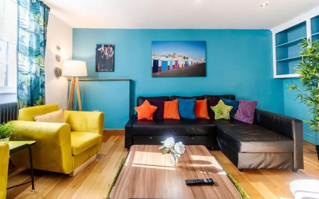 Pebble Mews House - Sleeps 6 to 8 Guests