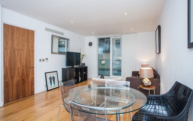 2 Bedroom Apartment Near Victoria Station