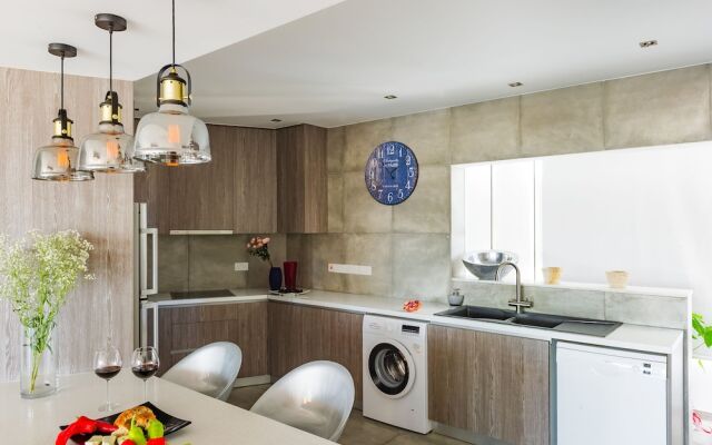 Levanco City Sea Business Suite