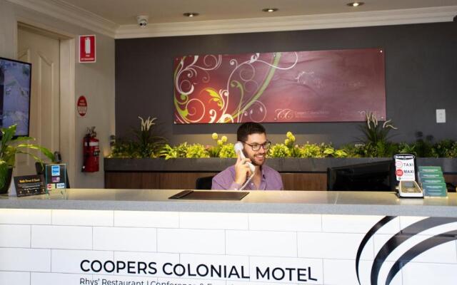 Coopers Colonial Motel