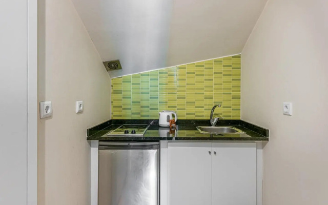 Guestready - Red Stripes