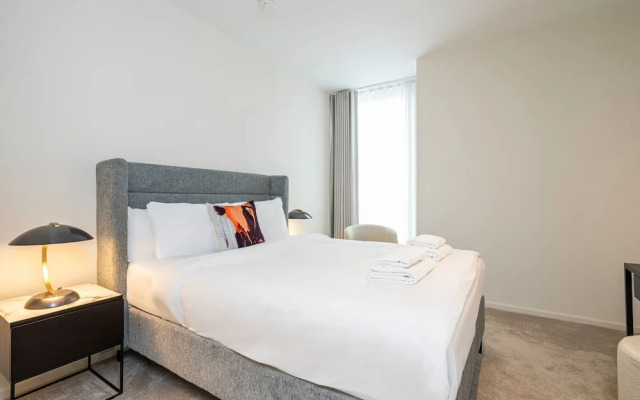 Fabulous Three-bedroom Apartment by the River