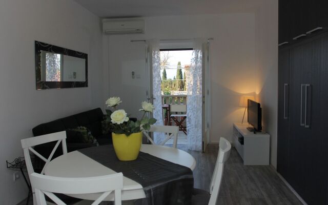 Holiday house Silvia - open pool: Supetar, Island Brac