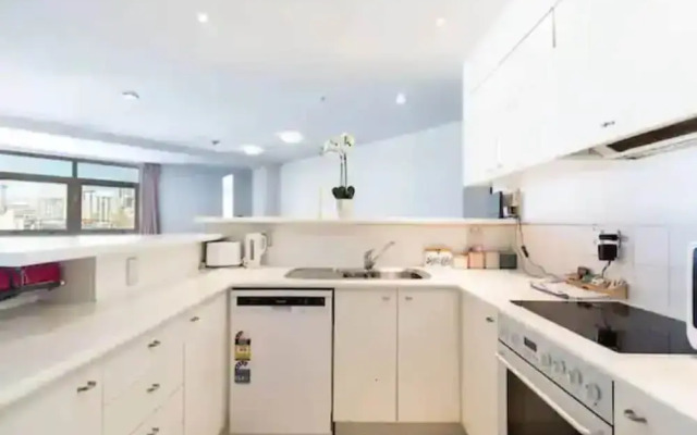 Wonderful Apartment With Free Parking!