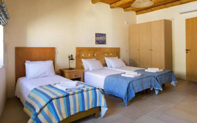 Cozy Holiday Home With Pool and Whirlpool in Maheri