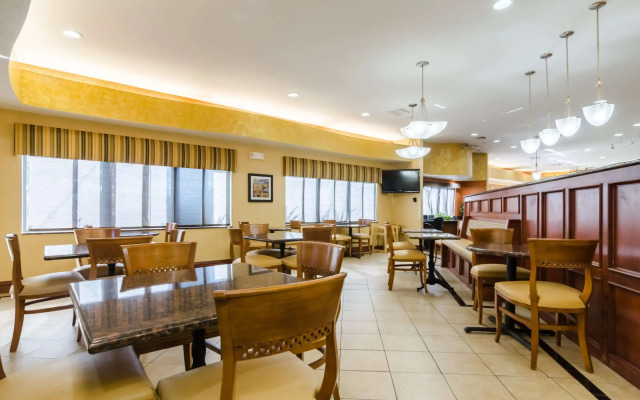 Comfort Suites Salina South