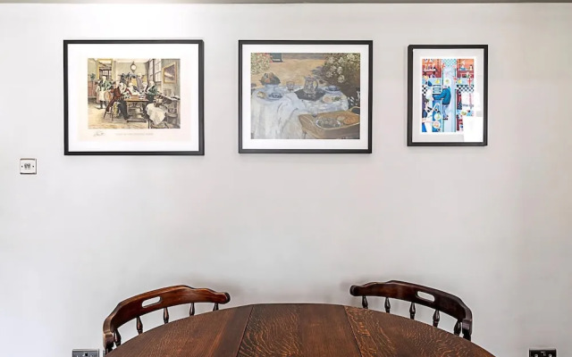 Book Lovers West End Home