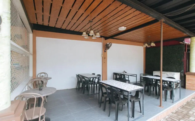 Queens Hometel by Oyo Rooms