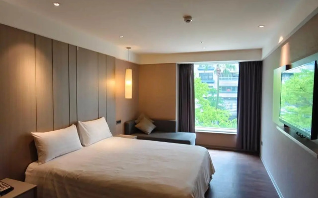 La Maison Hotel