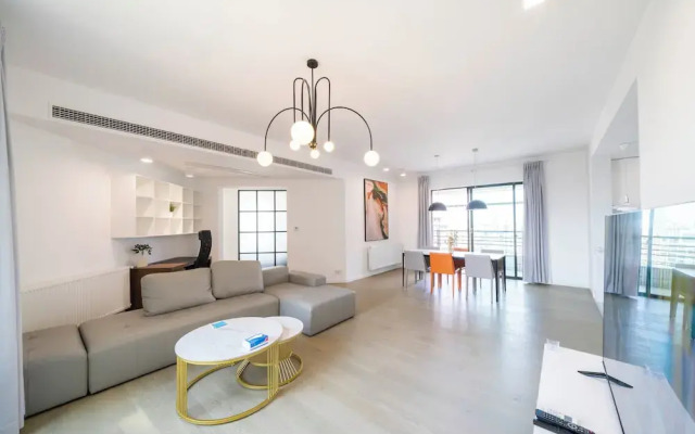 Tyms Elegant 4BR 2BA Apt Xujiahui Malls