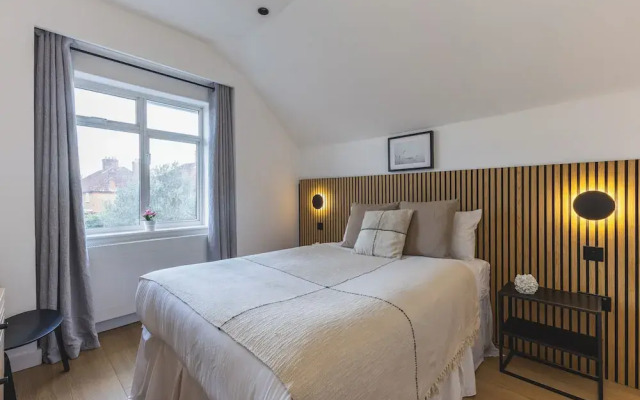 Beautiful Flat in Acton