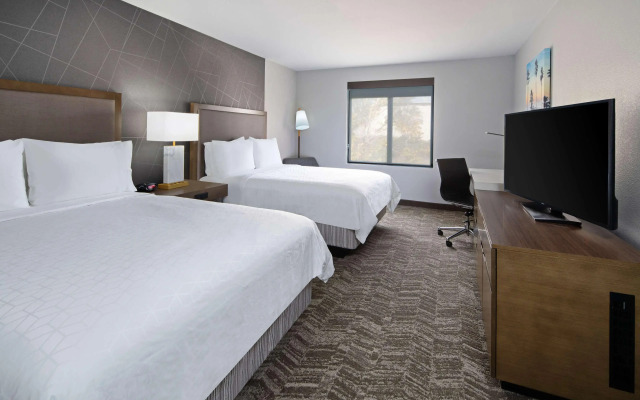 Best Western Valencia/Six Flags Inn & Suites