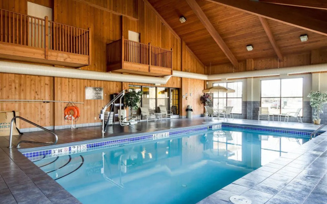 Holiday Inn Express Oakwood Village