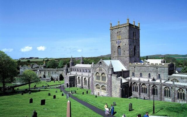 Stunning Apartment Overlooking Pembroke Castle