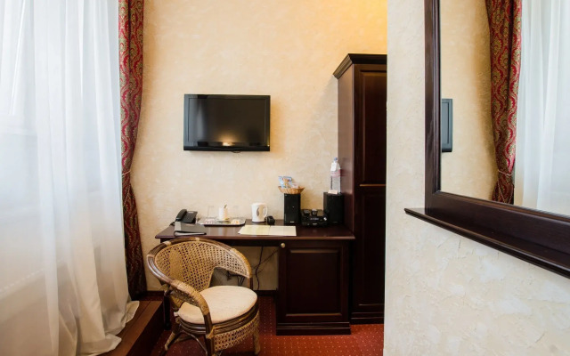 Monte Kristo Hotel